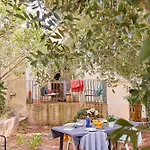 Maison De La *